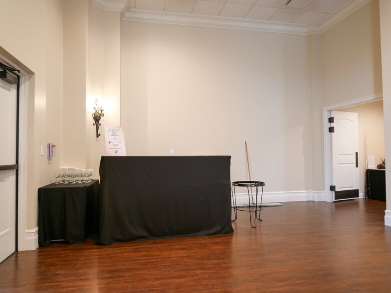 12116 Nursery Dr, Victoria, TX for sale - Interior Photo - Image 2 of 26