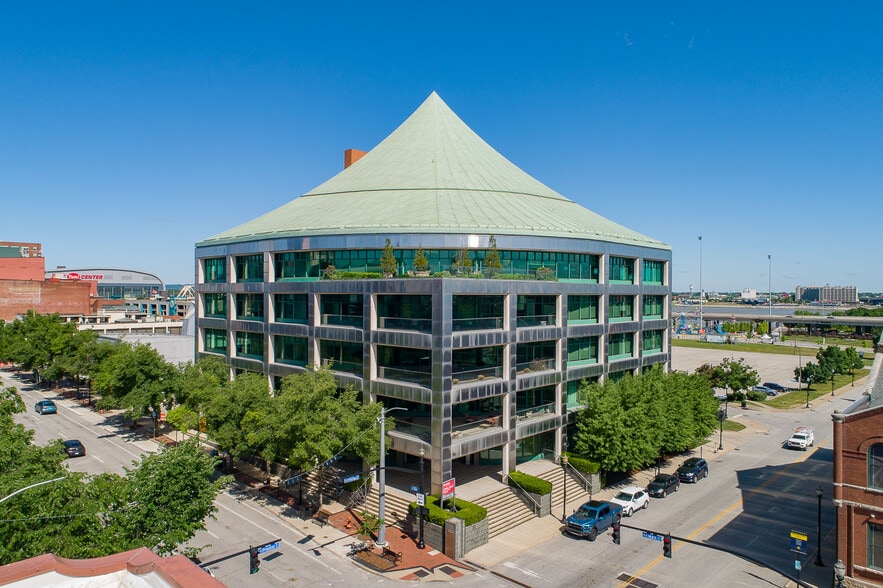 333 E Main St, Louisville, KY à vendre - Photo du bâtiment - Image 2 de 6