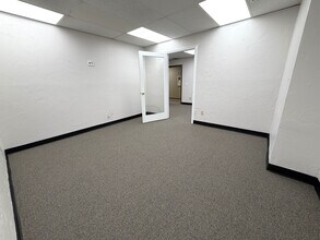 2919-2927 NW 122nd St, Oklahoma City, OK for lease Interior Photo- Image 2 of 5