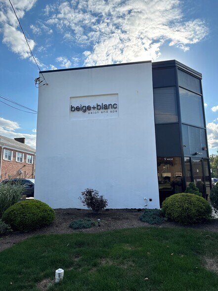9 W Northfield Rd, Livingston, NJ à vendre - Photo du bâtiment - Image 2 de 7