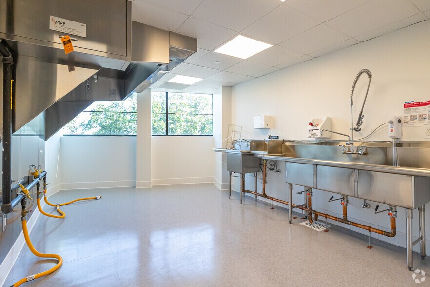 2426 47th St, Astoria, NY à louer - Photo intérieure - Image 2 de 21