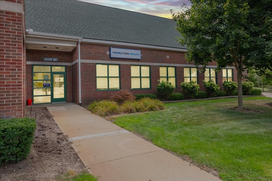 1050 Corporate Office Dr, Milford, MI for sale - Building Photo - Image 1 of 13