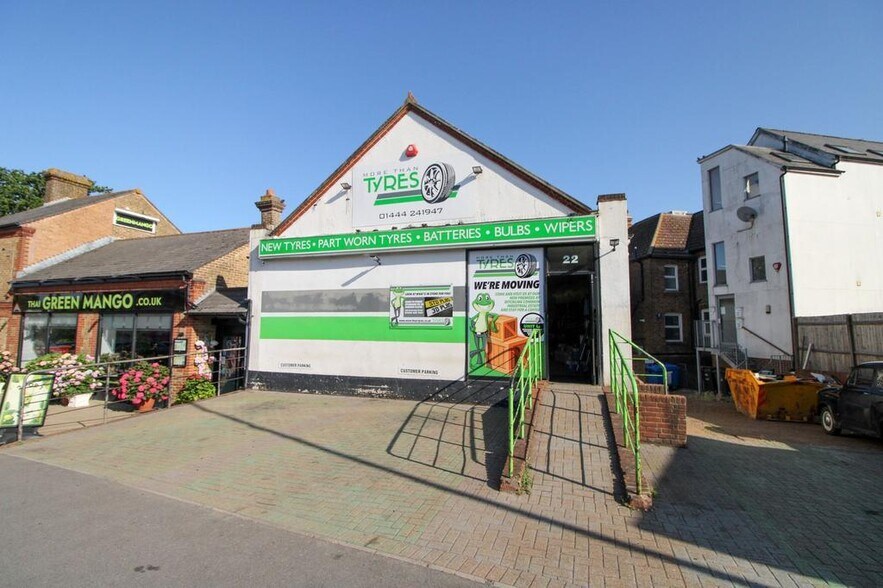 22 Station Rd, Burgess Hill à vendre - Photo du bâtiment - Image 1 de 11