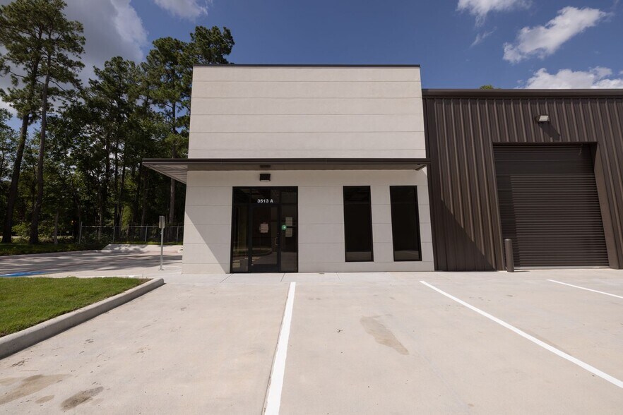 3513 N Loop 336 W, Conroe, TX à louer - Photo du bâtiment - Image 2 de 21