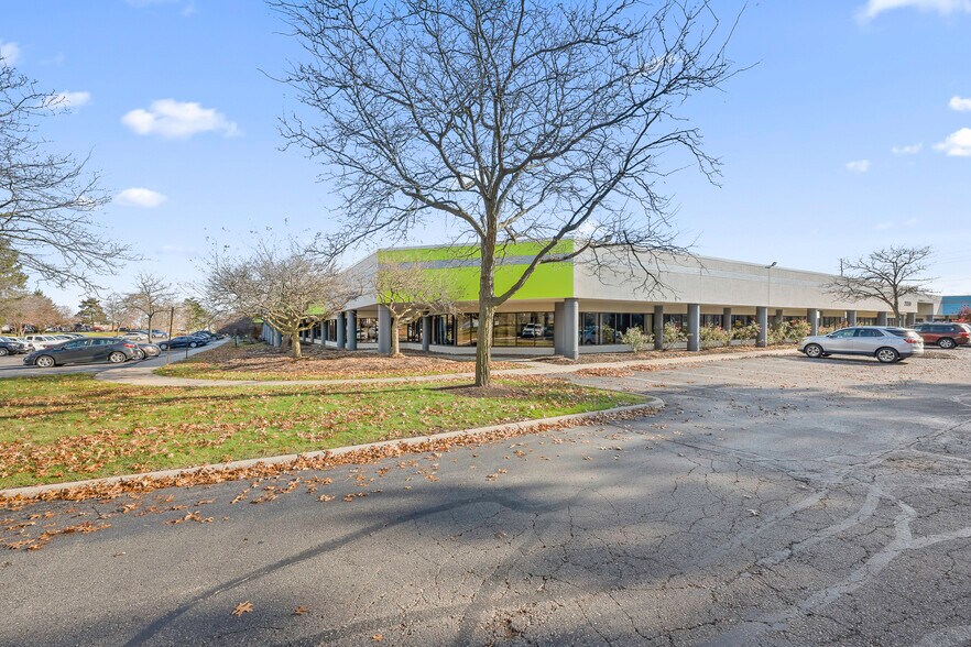 27260 Haggerty Rd, Farmington Hills, MI à louer - Photo du bâtiment - Image 3 de 7