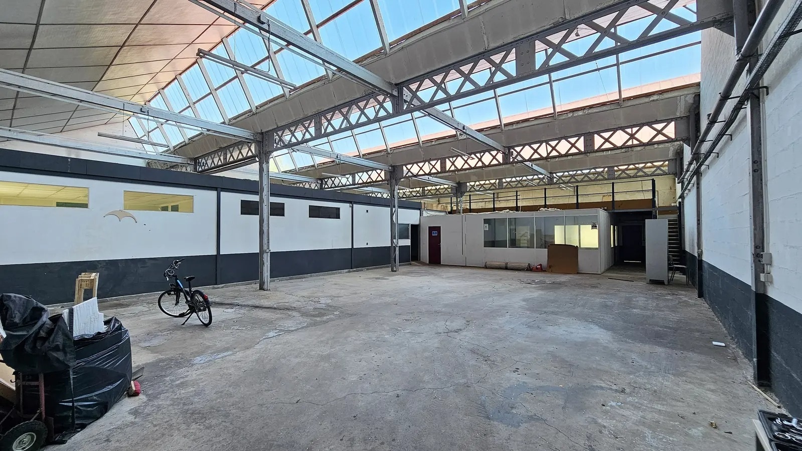 Flex in Saint-Maur-des-Fossés for lease Interior Photo- Image 1 of 8