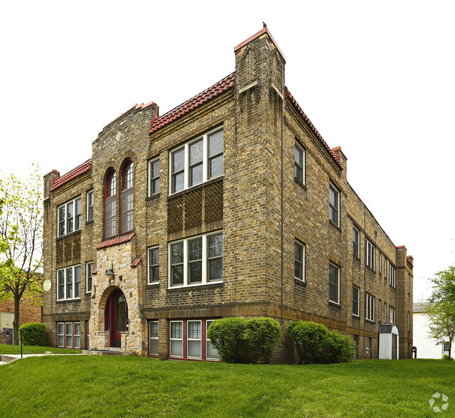 1642 Charles Ave, Saint Paul, MN à vendre - Photo principale - Image 1 de 1