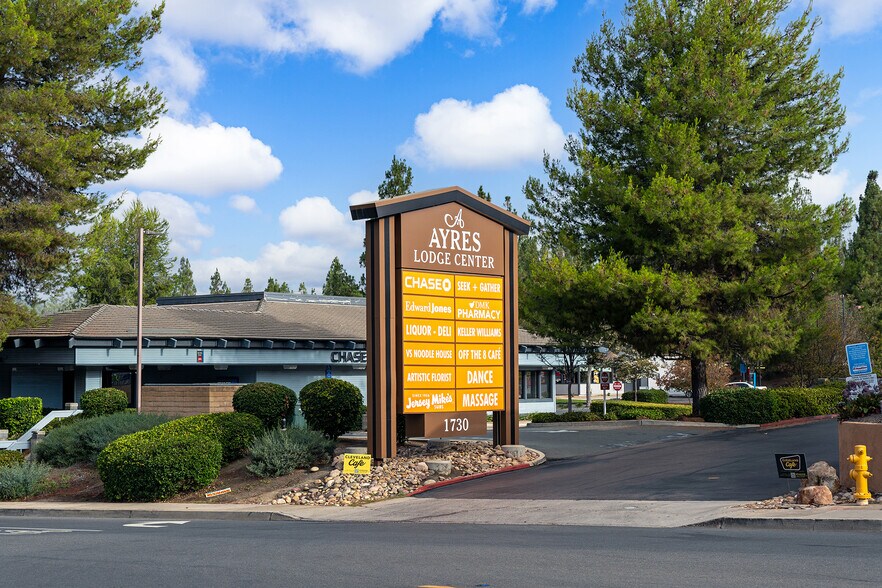 1730 Alpine Blvd, Alpine, CA à louer - Photo du bâtiment - Image 3 de 15