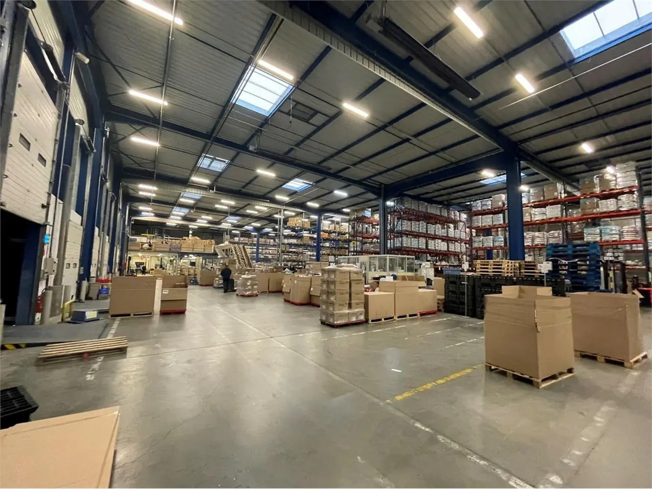 Office in Miribel for lease Interior Photo- Image 1 of 1