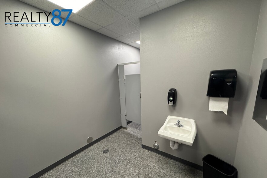 576 Boyson Rd NE, Cedar Rapids, IA à louer - Photo du bâtiment - Image 2 de 5