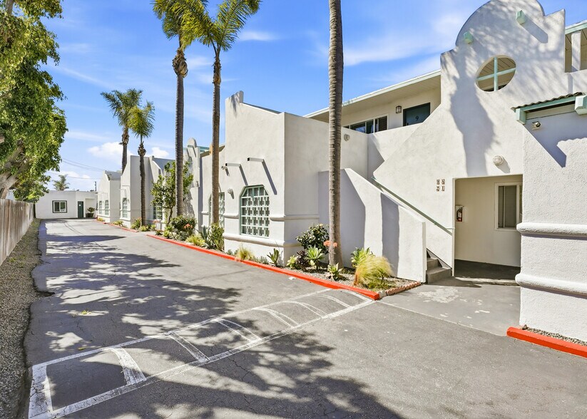 311 W Wilson St, Costa Mesa, CA à vendre - Photo du bâtiment - Image 3 de 9