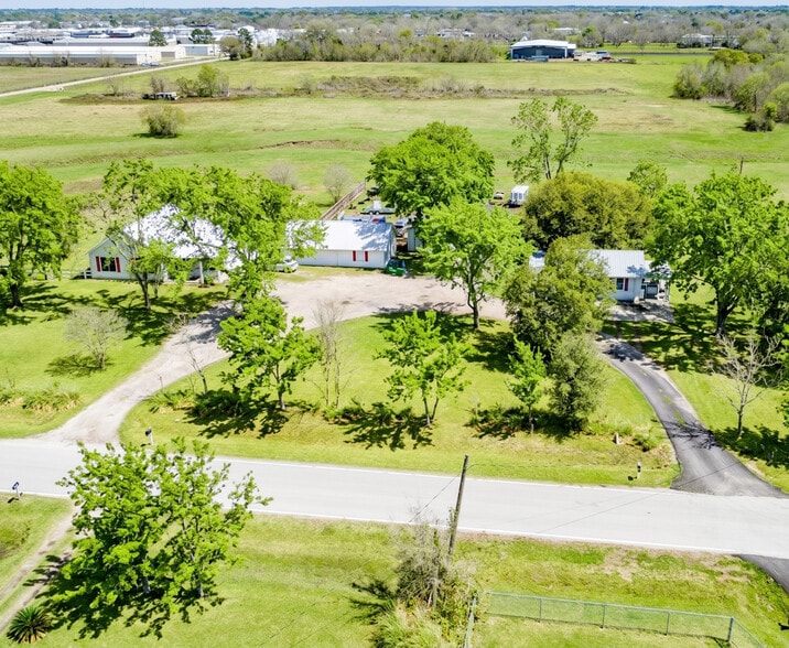 18023 Dace Rd, Alvin, TX à louer - Photo principale - Image 1 de 9