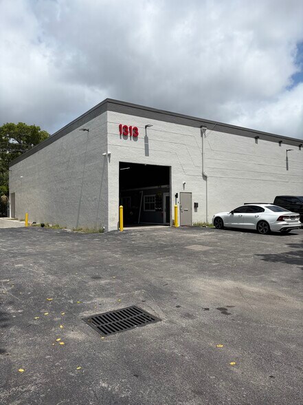 1313 NW 65th Pl, Fort Lauderdale, FL à vendre - Photo principale - Image 1 de 6