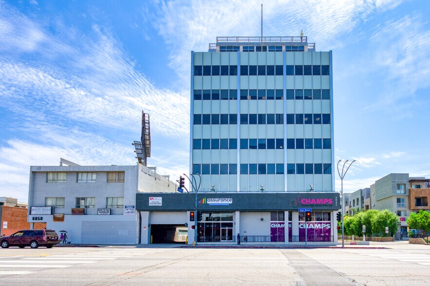 6842 Van Nuys Blvd, Van Nuys, CA à louer - Photo du bâtiment - Image 3 de 7
