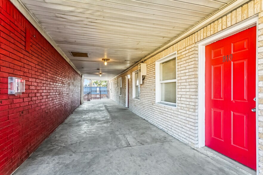 3300 Garden Oaks Dr, New Orleans, LA à vendre - Photo du bâtiment - Image 3 de 102