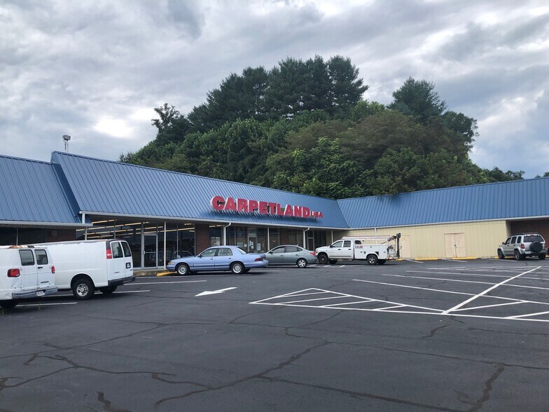 2330-2440 Greensboro Rd, Martinsville, VA à louer - Photo du bâtiment - Image 2 de 9