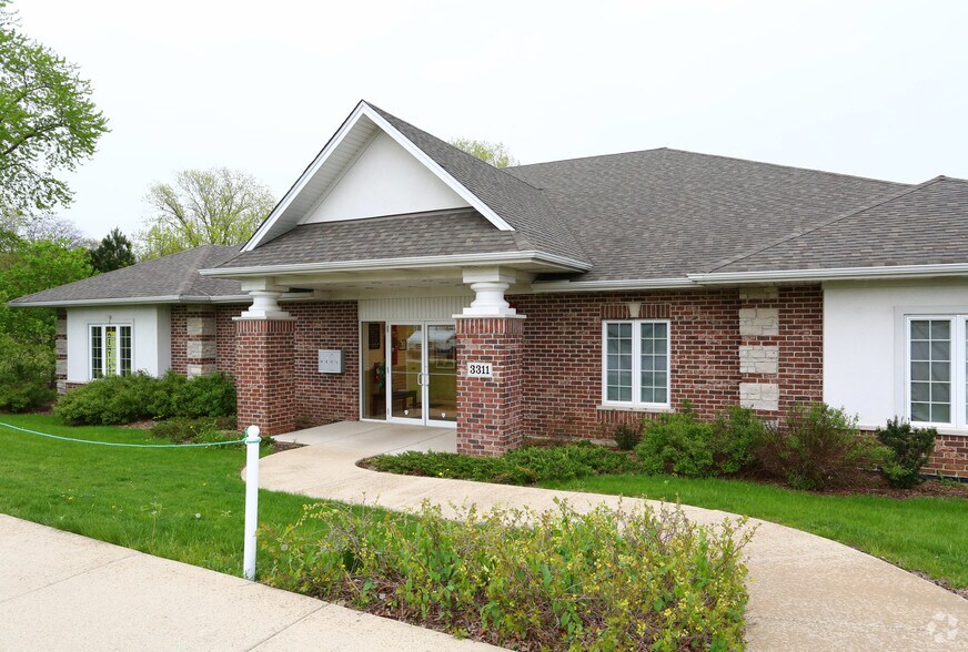 3311 Hobson Rd, Woodridge, IL à vendre - Photo du bâtiment - Image 3 de 6