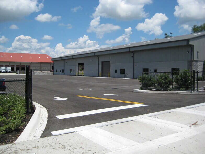 357 W 4th St, Apopka, FL à louer - Photo du bâtiment - Image 1 de 13