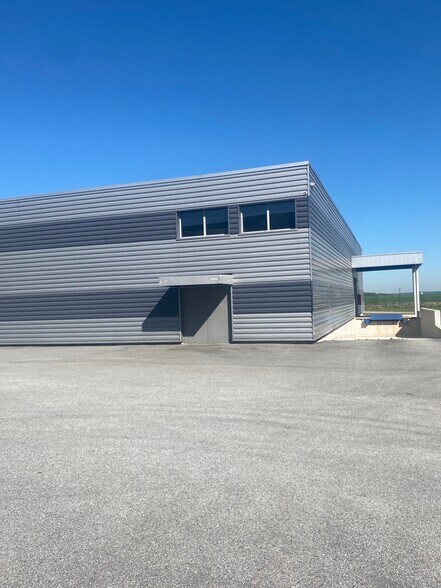 Route De Bu, Houdan for lease - Primary Photo - Image 1 of 7