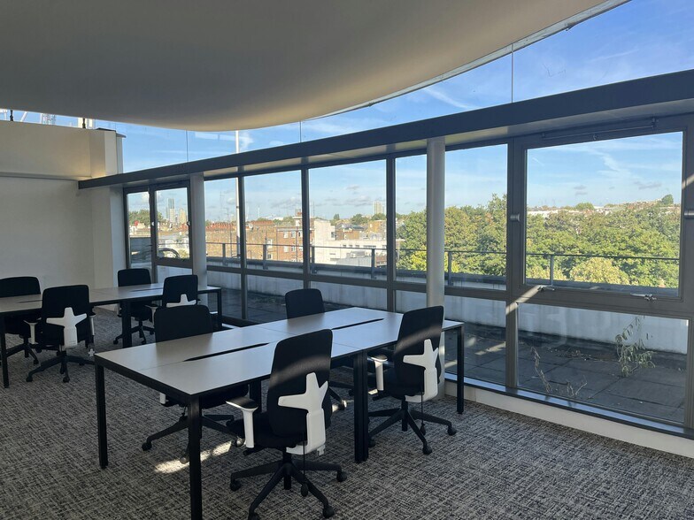 87 Lancaster Rd, Londres à louer - Photo du bâtiment - Image 2 de 9