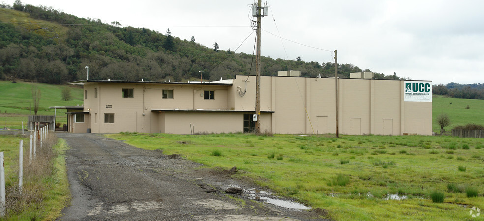 400 Grant Smith Rd, Roseburg, OR à louer - Photo du bâtiment - Image 2 de 12