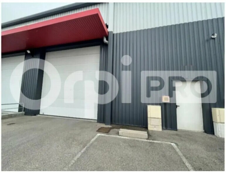 Flex dans Saint-Quentin-Fallavier à louer - Photo du bâtiment - Image 2 de 8