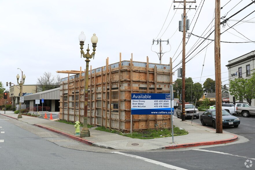 1003 Main St, Redwood City, CA à louer - Photo du bâtiment - Image 3 de 4