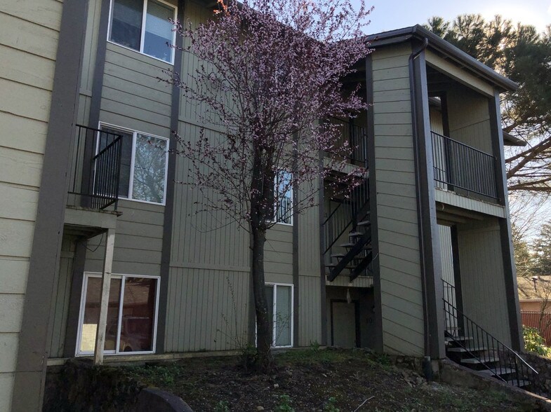 13410 SE Powell Blvd, Portland, OR à vendre - Photo principale - Image 1 de 40