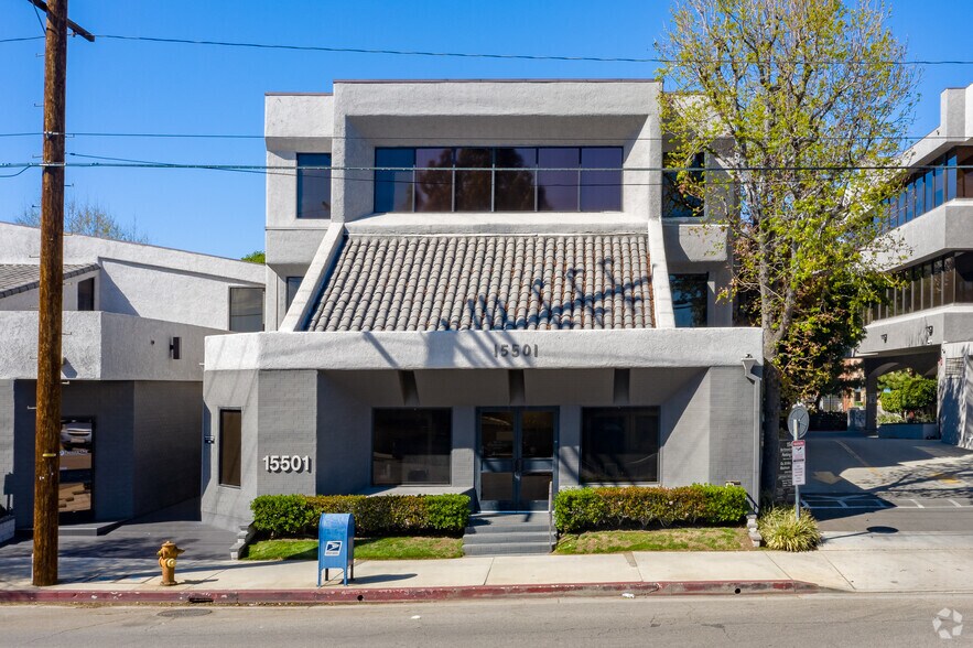 15501 San Fernando Mission Blvd, Mission Hills, CA for sale - Building Photo - Image 3 of 8
