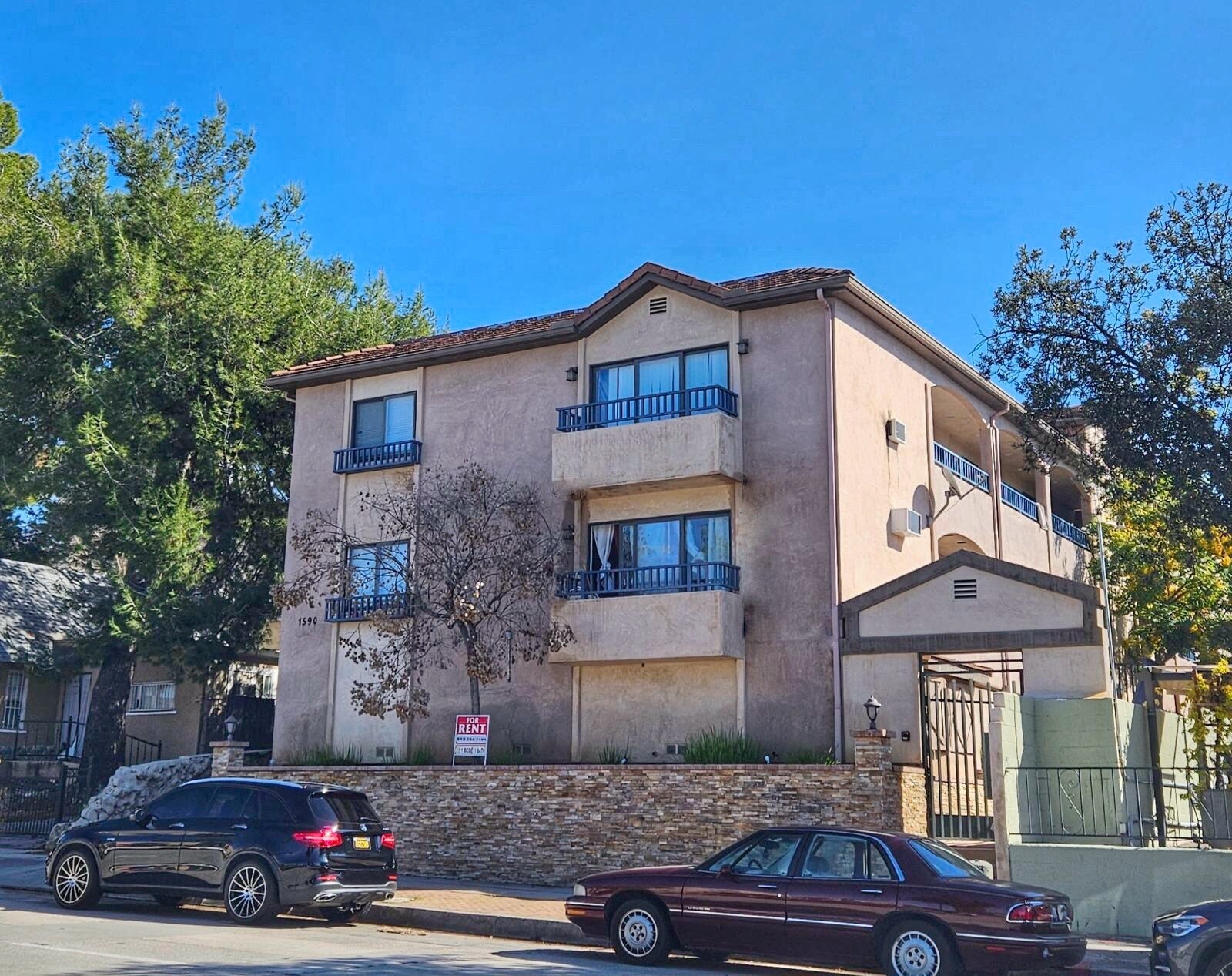 1590 N Fair Oaks Ave, Pasadena, CA à vendre Photo du bâtiment- Image 1 de 8