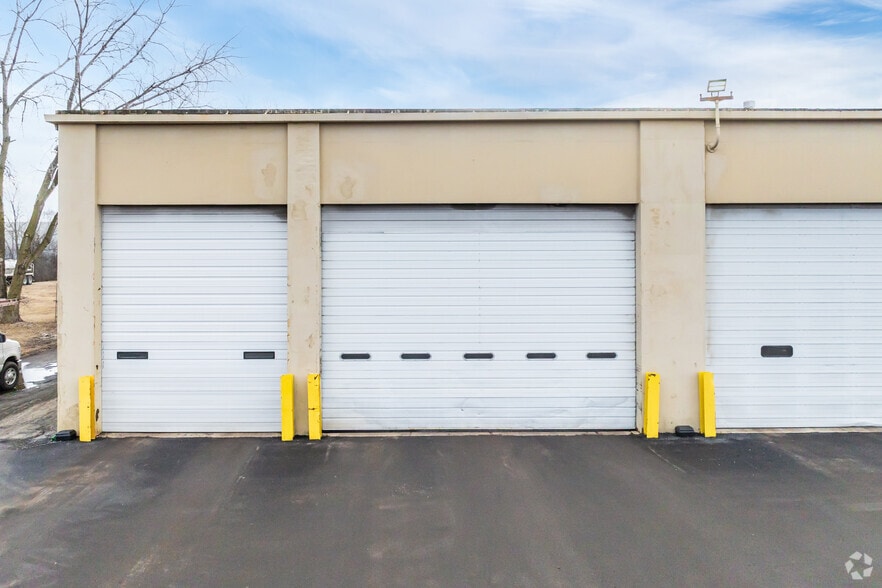 313 S Rohlwing Rd, Addison, IL for lease - Building Photo - Image 3 of 5