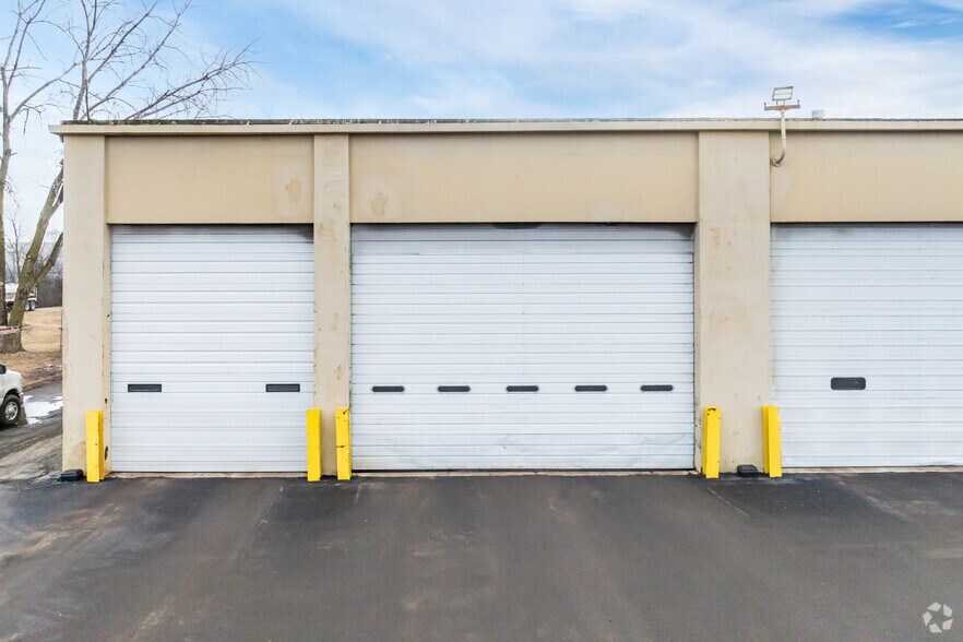 313 S Rohlwing Rd, Addison, IL à louer - Photo du bâtiment - Image 3 de 5