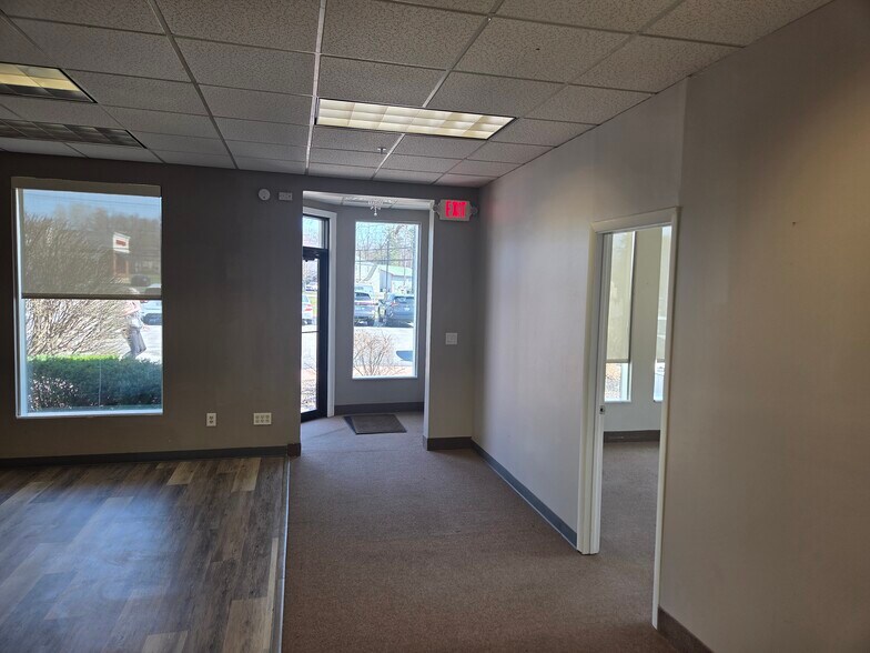 1524 Route 9, Clifton Park, NY à louer - Photo du bâtiment - Image 3 de 12