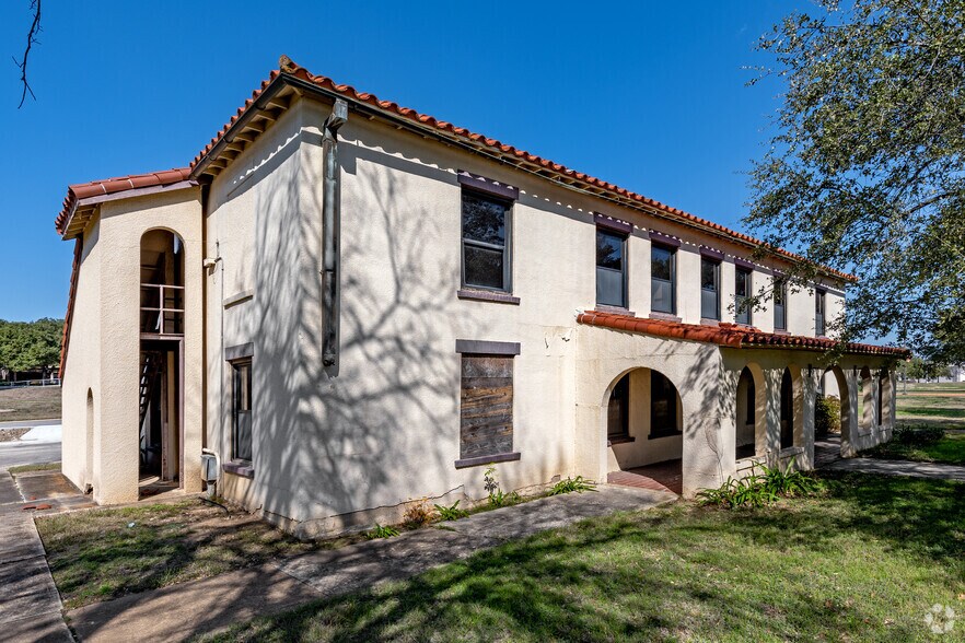 3250 Sidney Brooks St, San Antonio, TX for sale - Building Photo - Image 2 of 7