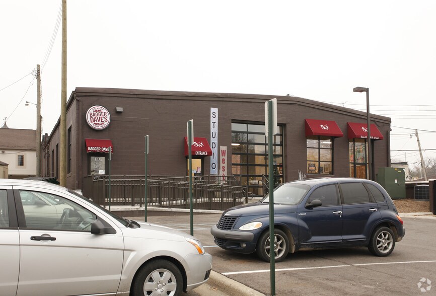 108-110 E Grand River Ave, Brighton, MI à louer - Photo du bâtiment - Image 2 de 14