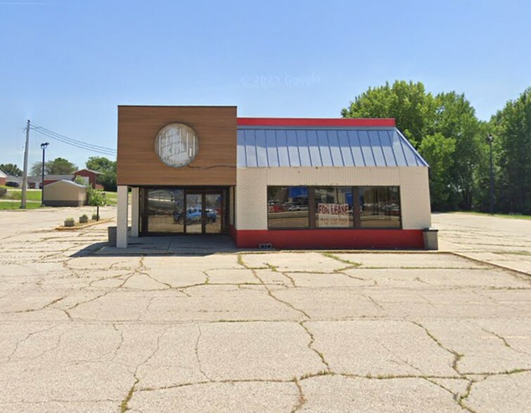 2209 Circle Dr W, Spirit Lake, IA à vendre - Photo du bâtiment - Image 3 de 22