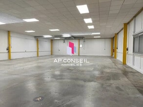 Flex in Trappes for lease Interior Photo- Image 1 of 4