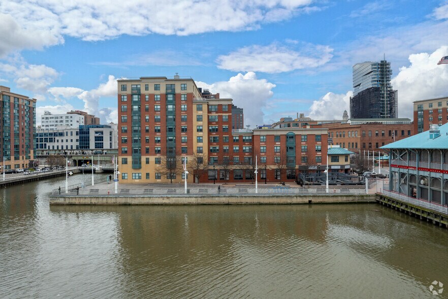 1 Van Der Donck St, Yonkers, NY à louer - Photo du bâtiment - Image 2 de 7