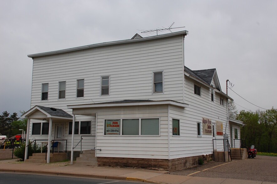 118 Spring St, Somerset, WI à louer - Photo du bâtiment - Image 1 de 5