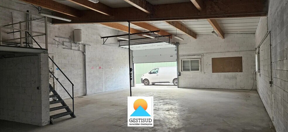 Flex in Signes for lease - Building Photo - Image 3 of 9