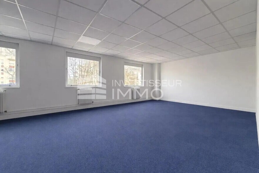 Office in Lognes for lease - Interior Photo - Image 3 of 6