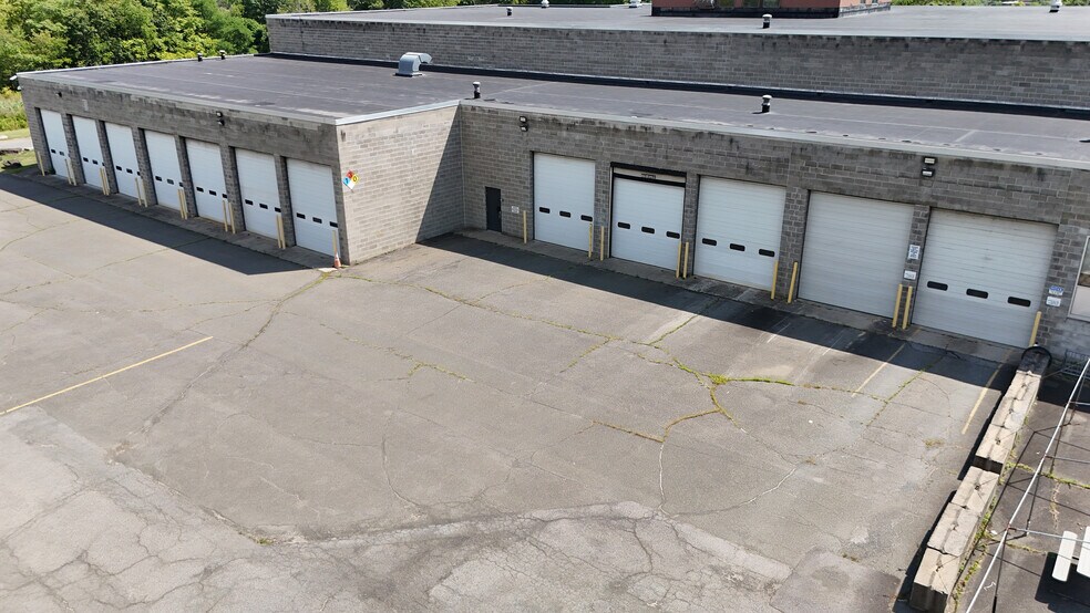 21 Elm St, Watervliet, NY à vendre - Photo du bâtiment - Image 3 de 26