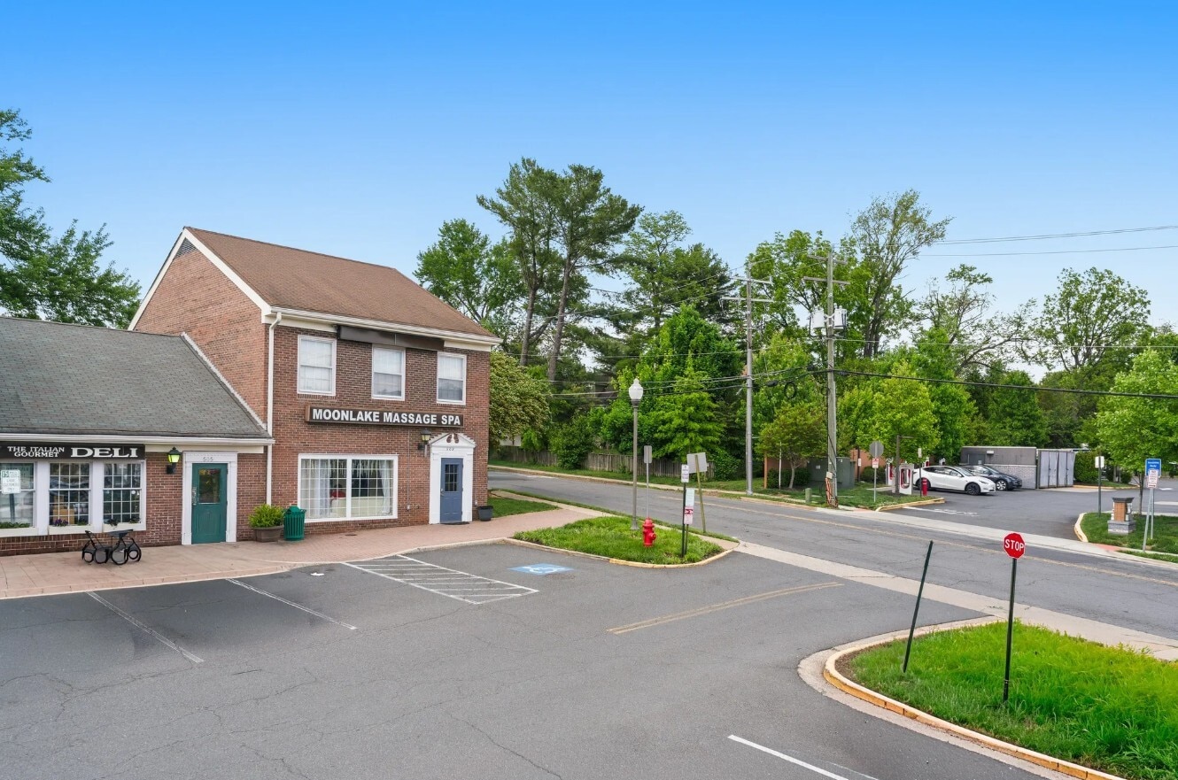 503 Maple Ave W, Vienna, VA for sale Primary Photo- Image 1 of 16