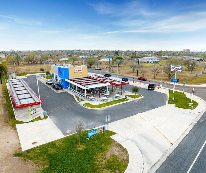 620 E 2nd St, Mercedes, TX à vendre - Photo du bâtiment - Image 2 de 4