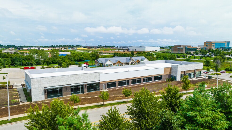 8400 W 165th Pl, Overland Park, KS à louer - Photo du bâtiment - Image 3 de 4