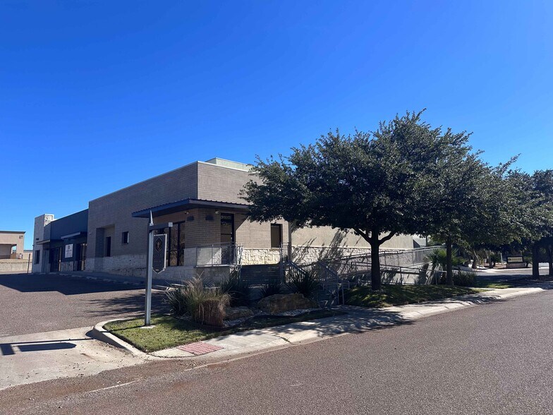 6547 Star Ct, Laredo, TX à louer - Photo du bâtiment - Image 1 de 5