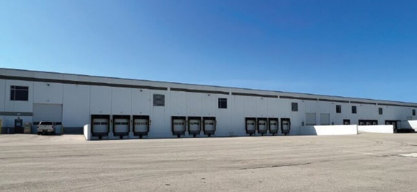 W204 N13035 Goldendale Rd, Germantown, WI à louer - Photo du bâtiment - Image 2 de 4