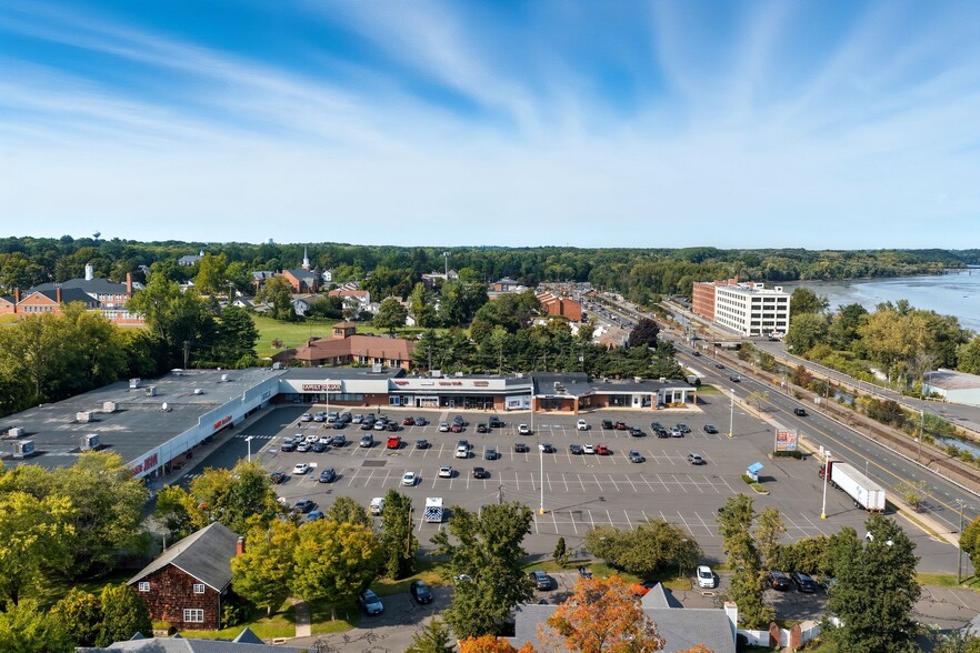 18-20 Main St, Windsor Locks, CT for lease - Building Photo - Image 2 of 8