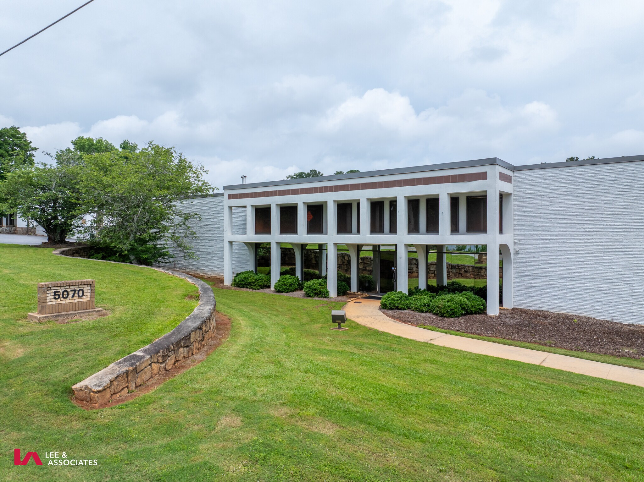 5070 Minola Dr, Stonecrest, GA à louer Photo du bâtiment- Image 1 de 11