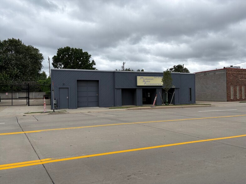 25831 John R Rd, Madison Heights, MI à vendre - Photo du bâtiment - Image 2 de 11